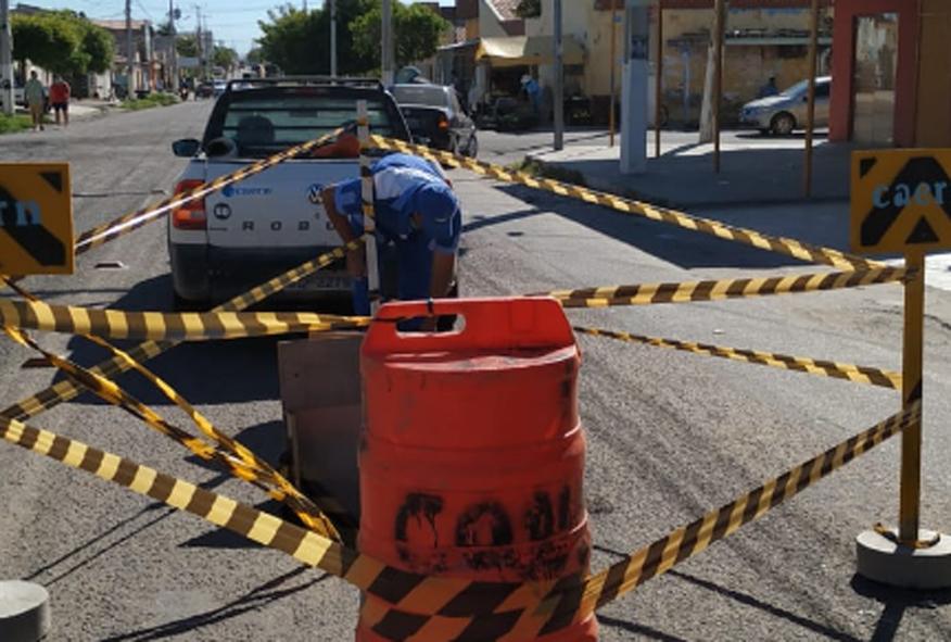 Caern interdita trecho da avenida Alberto Maranhão em Mossoró nesta segunda (3)