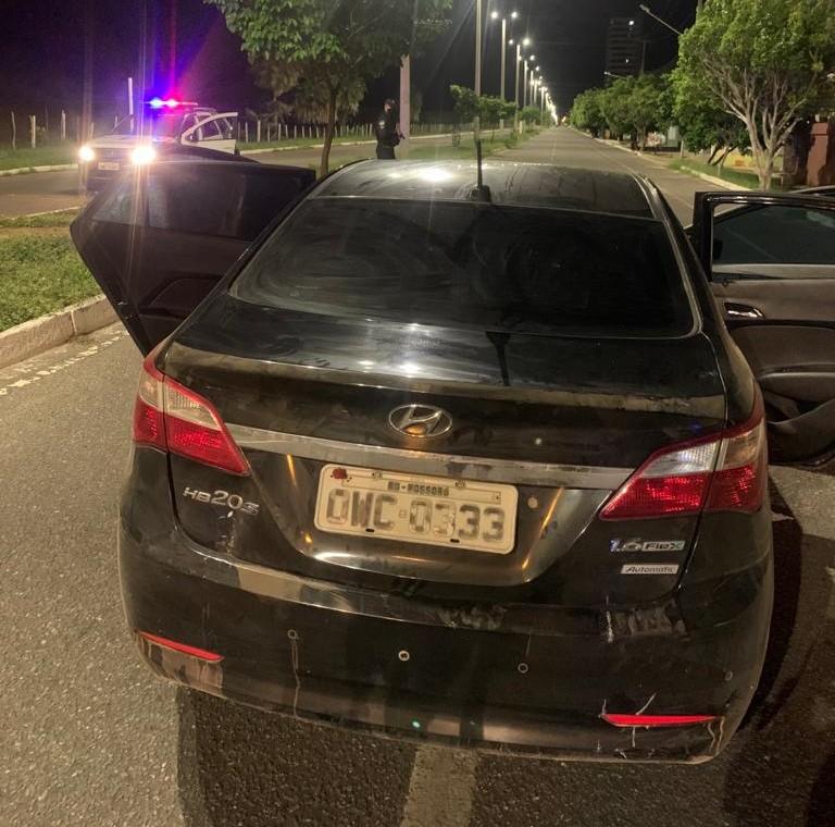 Carro roubado é recuperado pela Polícia Militar em poder de um casal de adolescentes em Mossoró