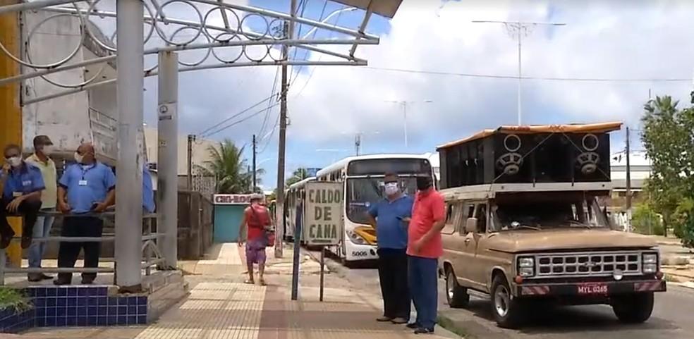 Motoristas de ônibus fazem paralisação em protesto por vacinação contra Covid-19 em Natal