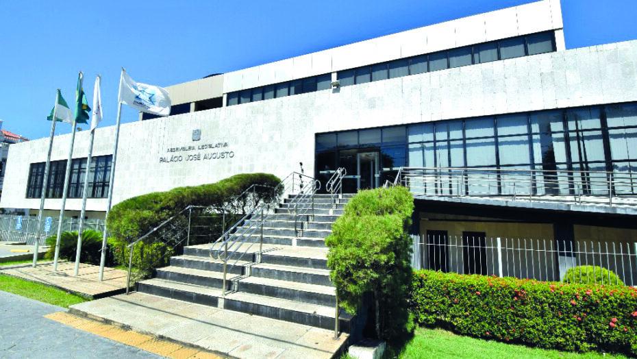 Escola da Assembleia do RN oferece curso para servidores sobre novo Regimento Interno da Casa