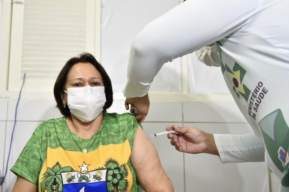 Governadora do Rio Grande do Norte Fátima Bezerra (PT) é vacinada contra Covid-19 em Natal