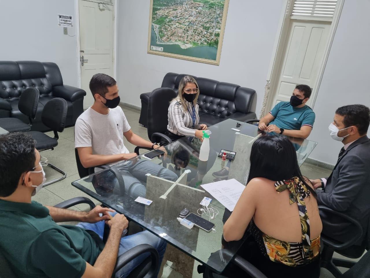 O Prefeito Alan Silveira reuniu-se com autoridades para tratarem sobre parcerias e investimentos