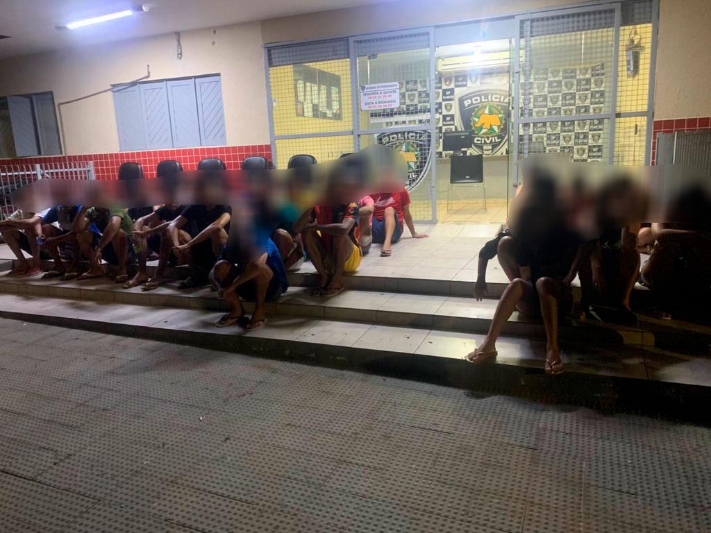 Polícia Militar acaba com aglomeração em chácara e conduz mais de 20 pessoas para a Delegacia de Plantão em Mossoró
