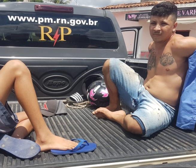 Polícia Militar apreende quase dois quilos de maconha com suspeitos no Bairro Santo Antônio em Mossoró