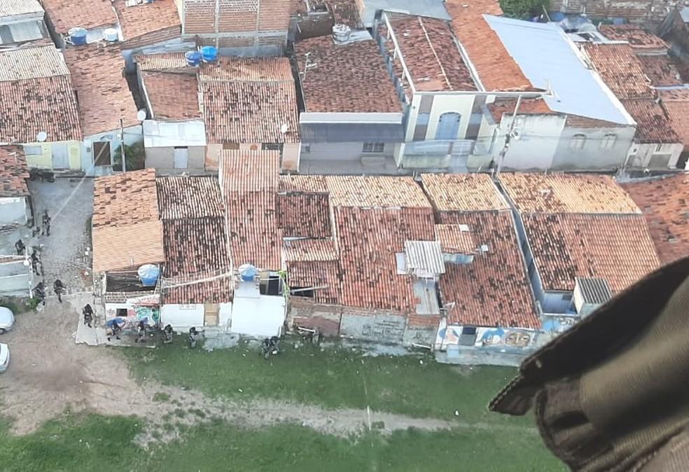 Suspeito de morte de policial morre em confronto com a PM e arma roubada é recuperada em Natal