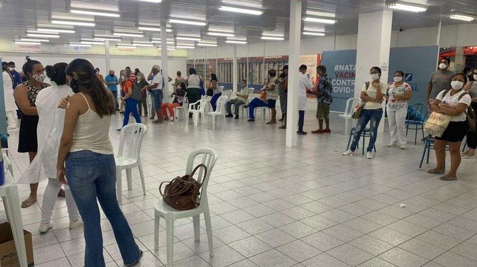 Três dias após receber novas doses, Natal volta a suspender aplicação da Coronavac por falta de vacina