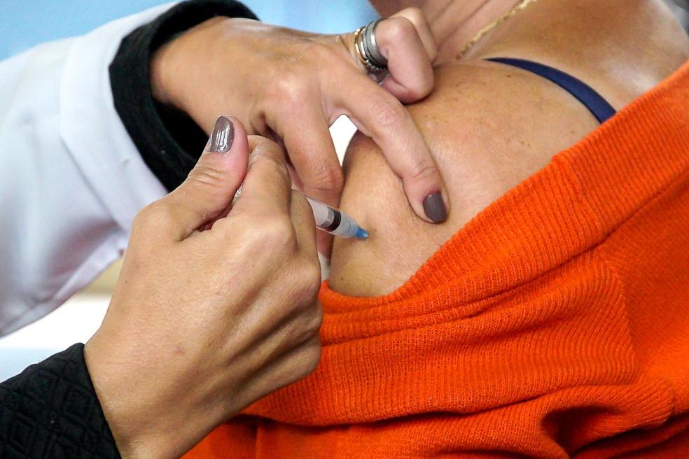 Doses acabam e Natal suspende aplicação de Coronavac