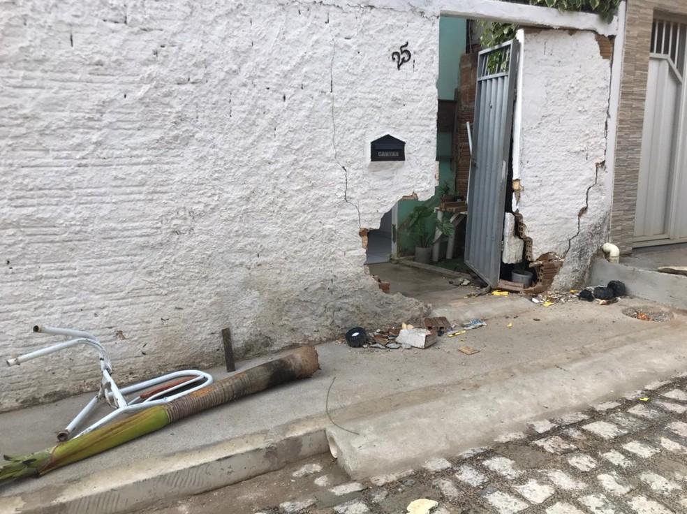 Duas mulheres e um menino de 3 anos são atropelados na calçada de casa em Natal