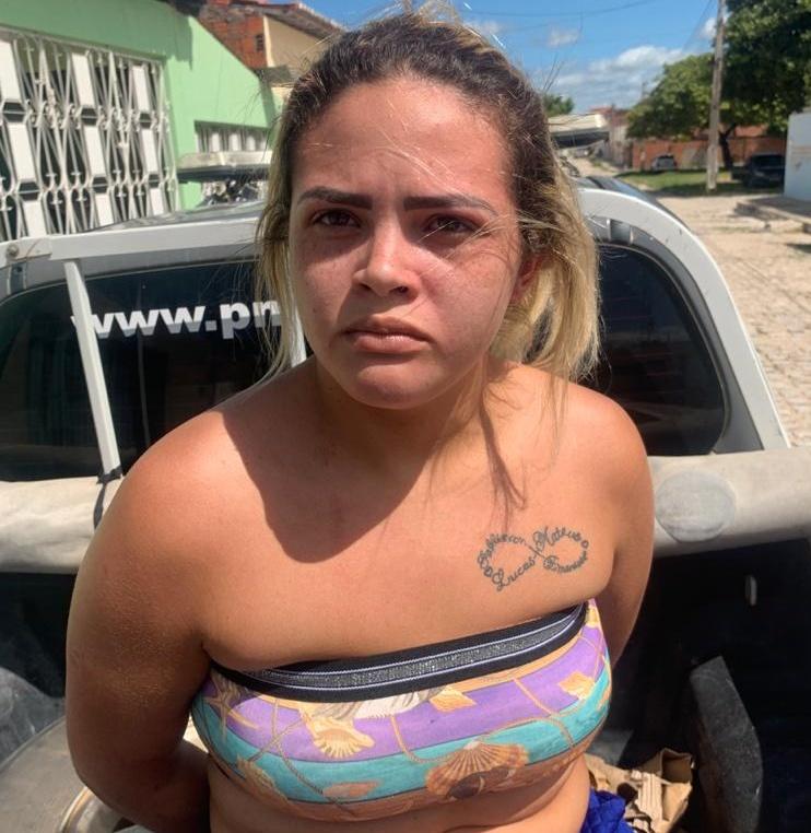 Mulher de 24 anos é presa pela PM suspeita de tráfico de droga nas Malvinas