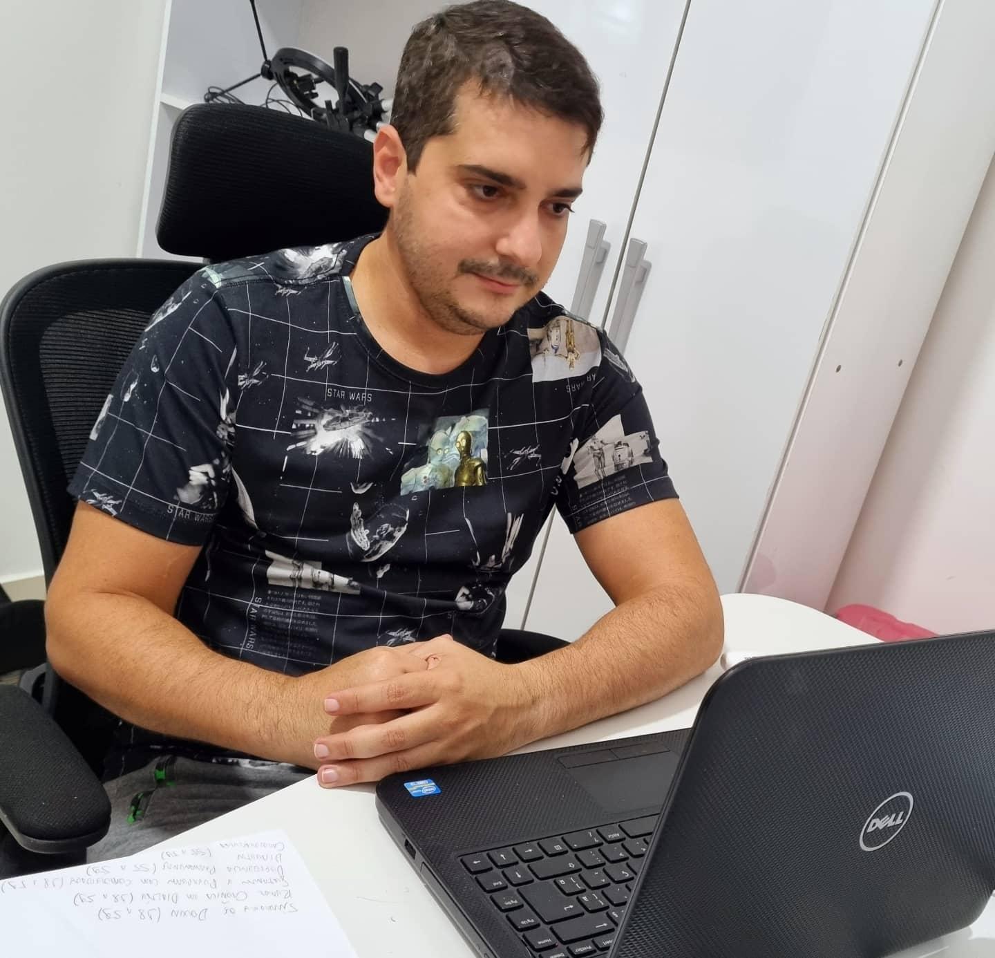 Prefeito de Apodi, Alan Silveira, participa de reunião virtual com a equipe técnica da Secretaria Municipal de Saúde