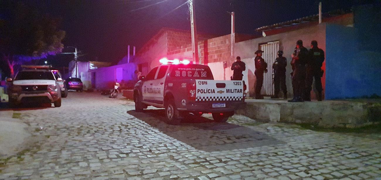 Preso de justiça usando tornozeleira eletrônica é executado a tiros dentro de casa no Conjunto Malvinas em Mossoró