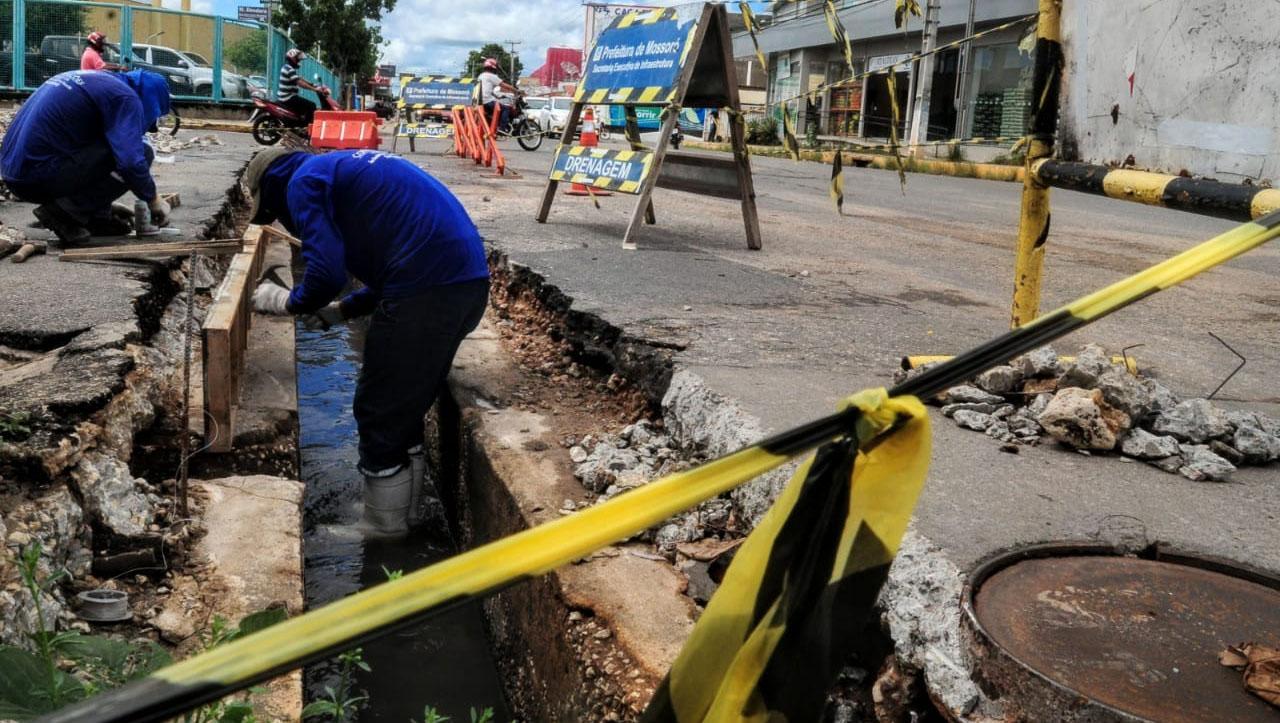 Secretaria intensifica Trabalho de desobstrução de rede de drenagem, em Mossoró