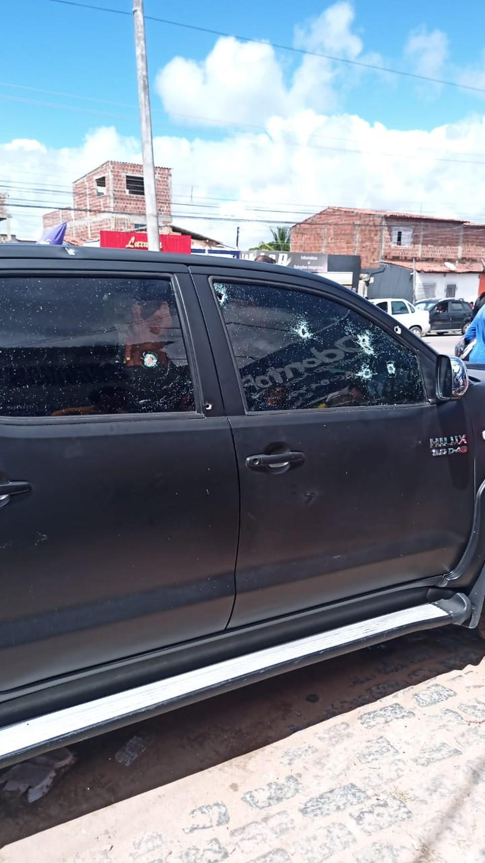 Cliente reage a assalto e troca tiros com assaltante em clínica na Zona Norte de Natal