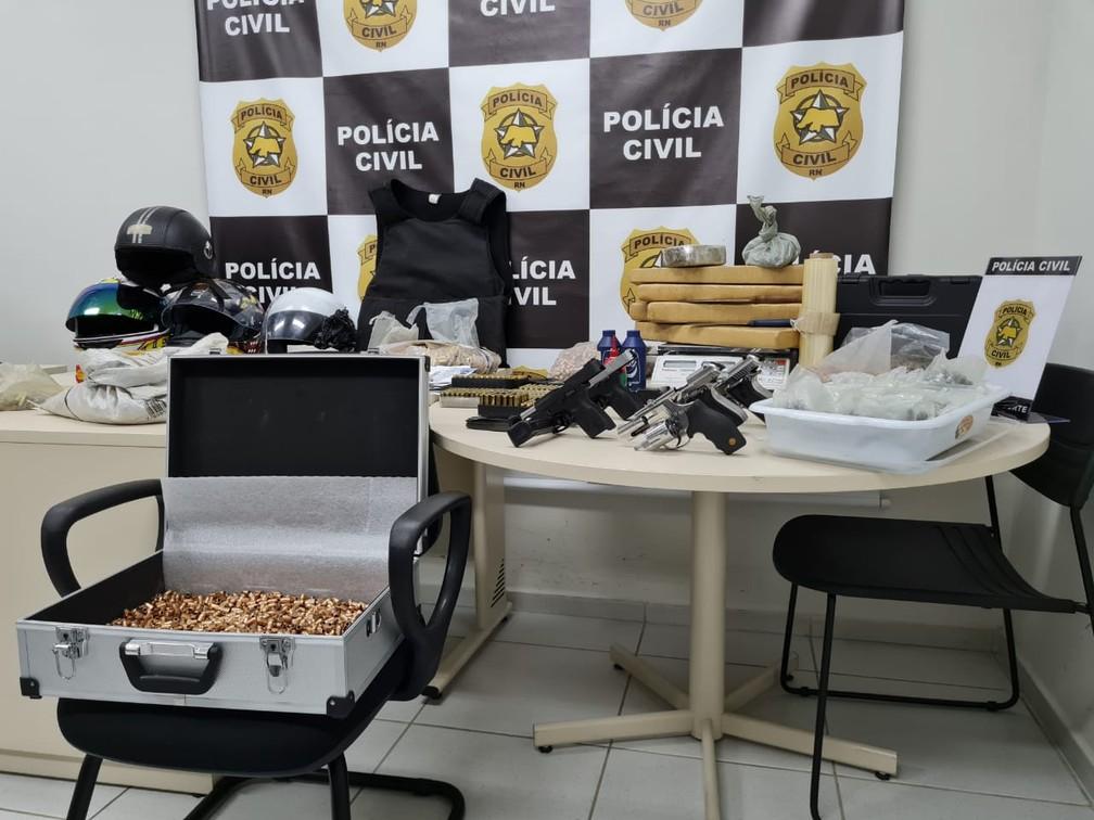 Dupla é presa em Natal com mais de 22 kg de maconha e pistola de PM assassinado em 2018