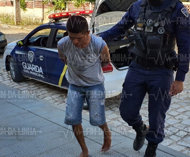 Elemento é preso pela Guarda Civil Municipal após arrombar carro no Centro de Mossoró