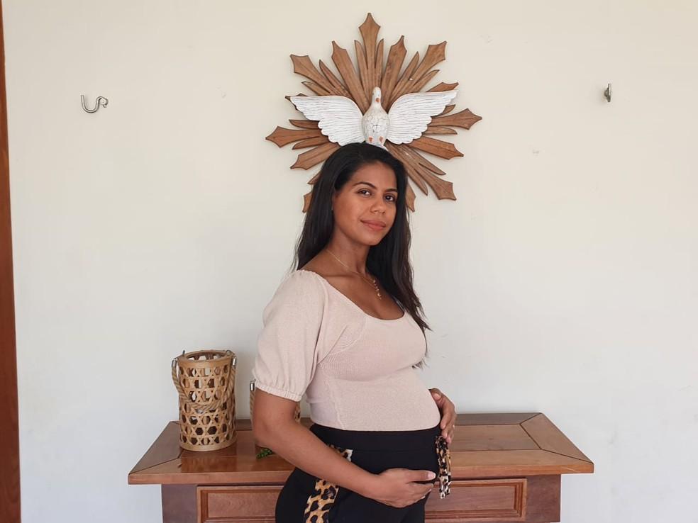 Grávidas que tomaram vacina de Oxford no RN só podem tomar 2ª dose 45 dias após o parto, orienta Sesap