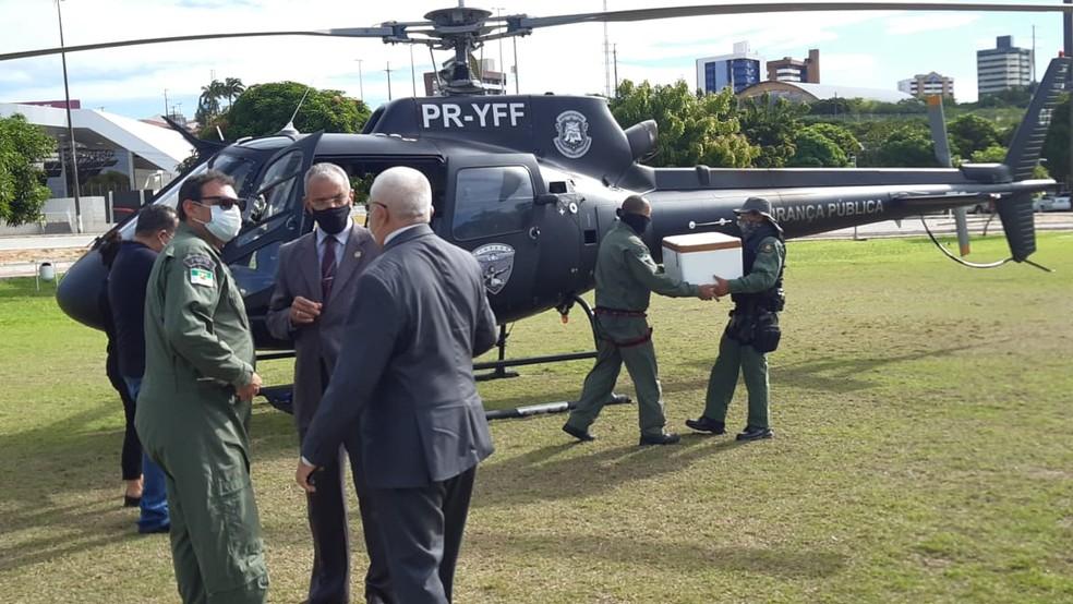 Helicóptero Potiguar 1 leva vacinas contra Covid e medicamentos para Pau dos Ferros e Mossoró