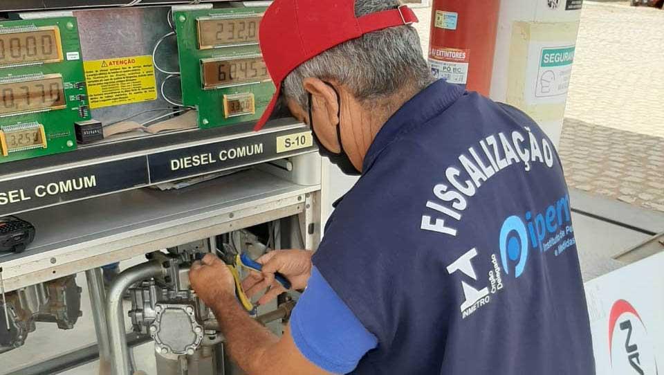 IPEM realiza mutirão de fiscalização em bombas de combustíveis e balanças em Mossoró e região