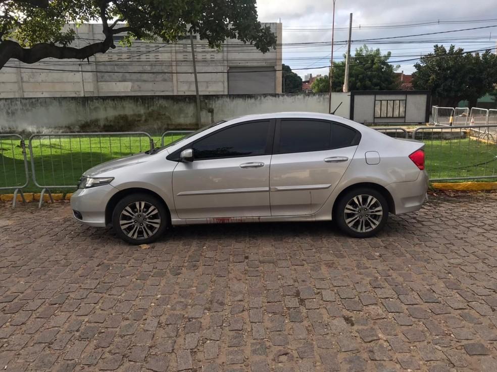 Motorista de aplicativo reage a assalto, atira em ladrão e é baleado em Natal