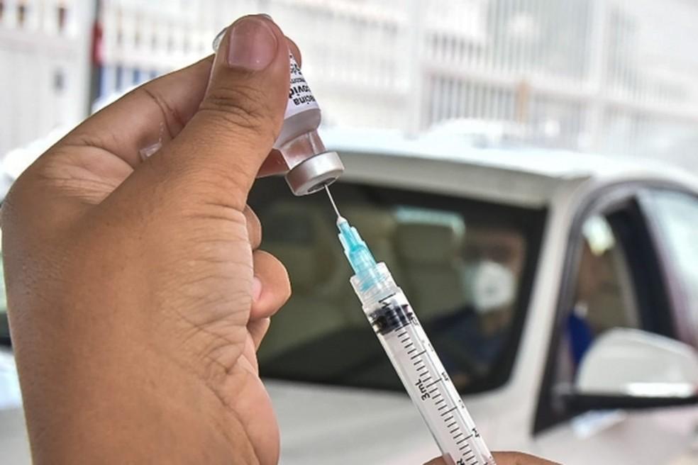 Natal começa a vacinar pessoas com 48 anos ou mais nesta sexta-feira (18)