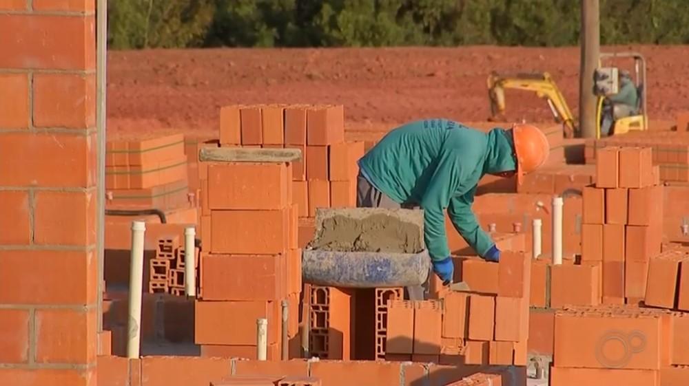 Número de trabalhadores na indústria de construção cai 33% no RN entre 2010 e 2019