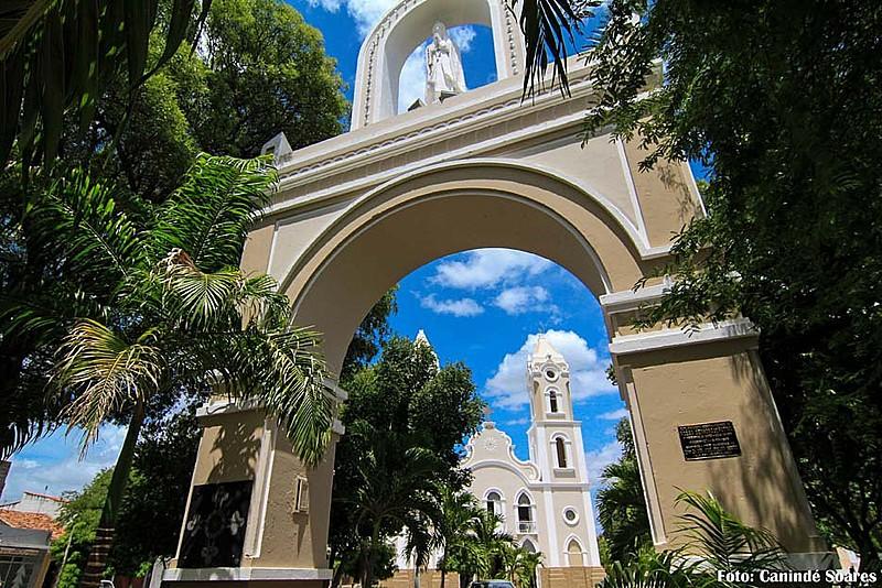 Prefeitura de Caicó libera aulas presenciais e música ao vivo em bares e restaurantes