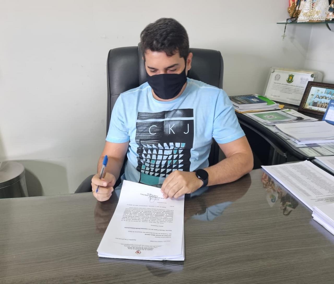 Alan Silveira assinou o Projeto de Lei para criação de novos cargos, para a nova convocação dos concursados nesta Terça(27)