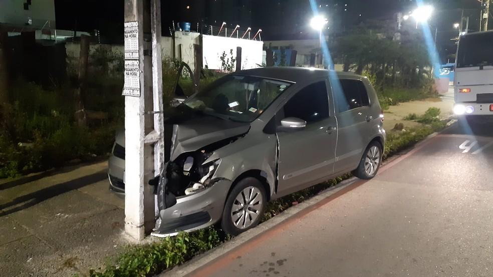 Assaltantes fazem sequestro relâmpago e batem dois carros roubados durante fuga em Natal