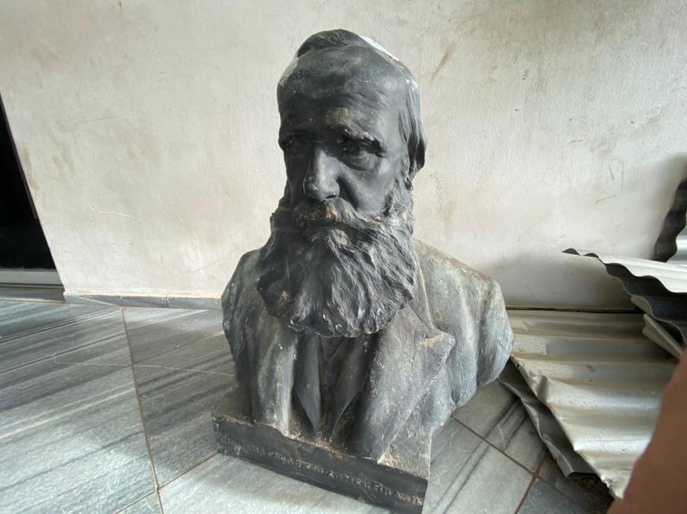 Criminosos tentam furtar busto de Dom Pedro II em Natal