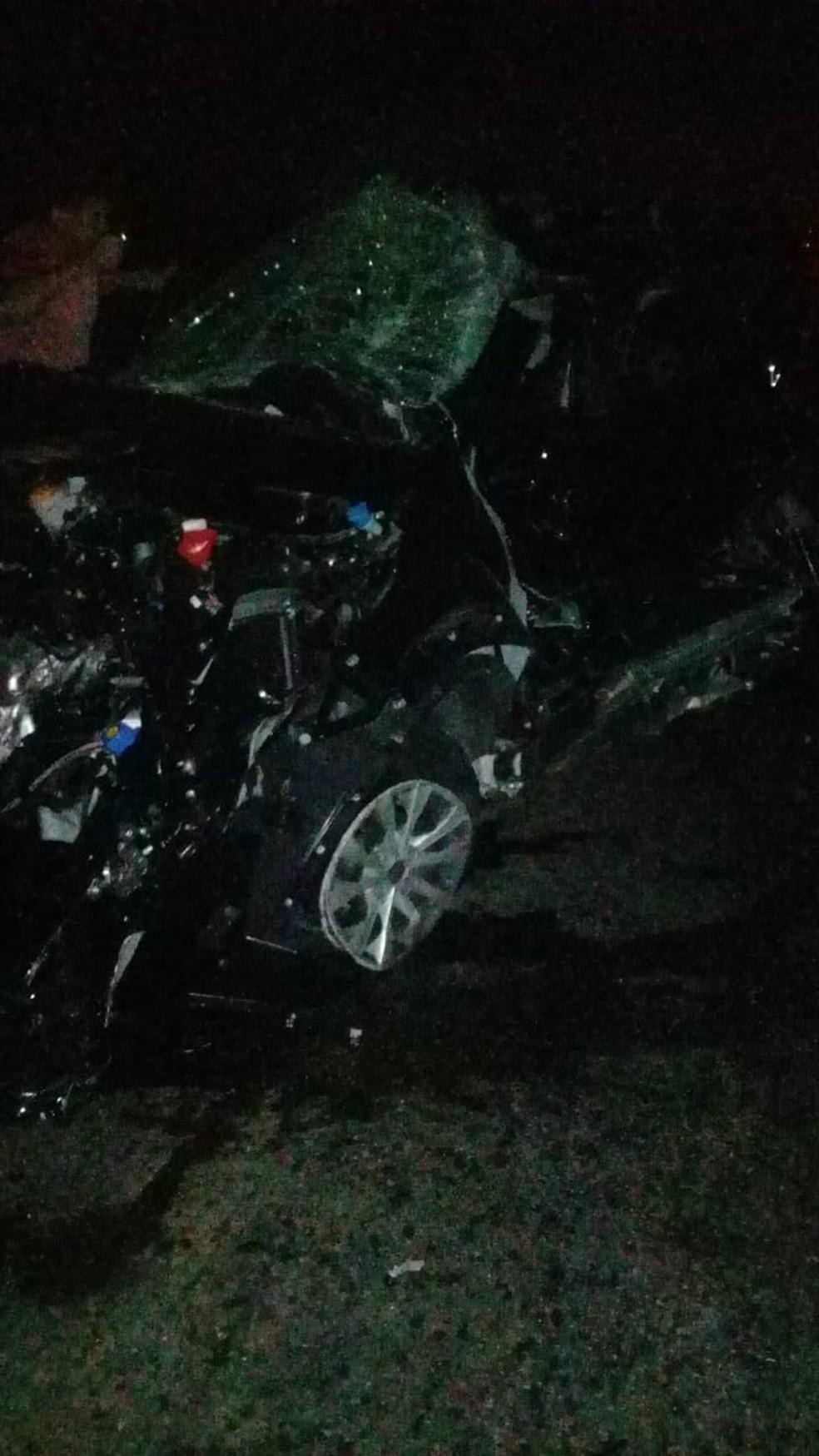 Duas pessoas morrem e uma fica gravemente ferida em acidente na BR-304 em Natal