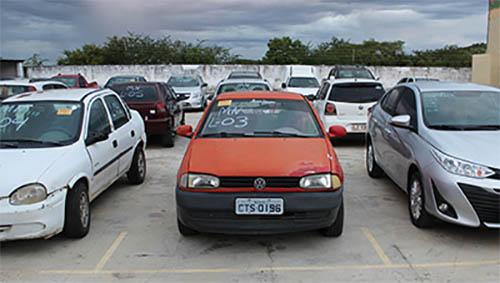 PRF vai leiloar 766 veículos retidos nos pátios do RN