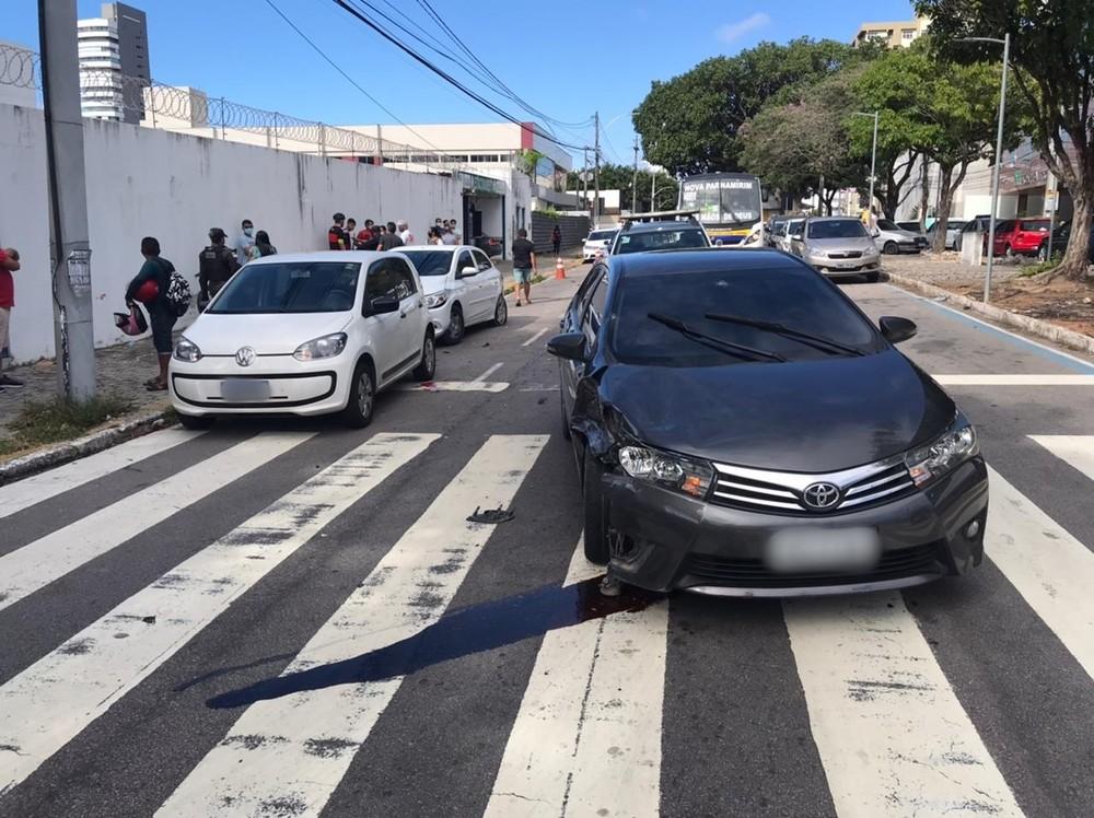 Sem habilitação, jovem de 19 anos atropela homem e atinge outros dois veículos na Zona Leste de Natal
