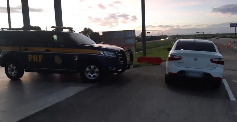 Carro roubado em Recife é apreendido com placa adulterada pela PRF no RN