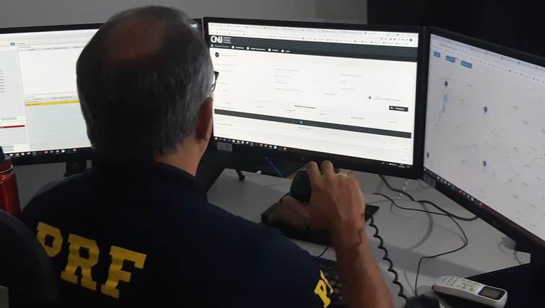 Contrabandista com mandado de prisão em aberto é preso pela PRF em Mossoró