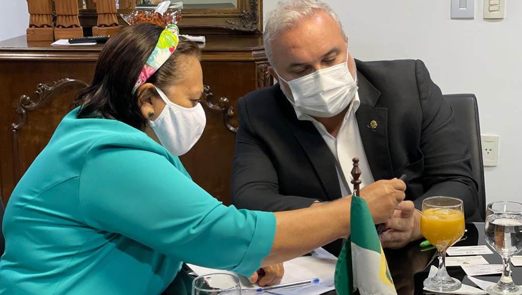 Governadora do RN visita escola e entrega obras em Assu, Macau e Alto do Rodrigues