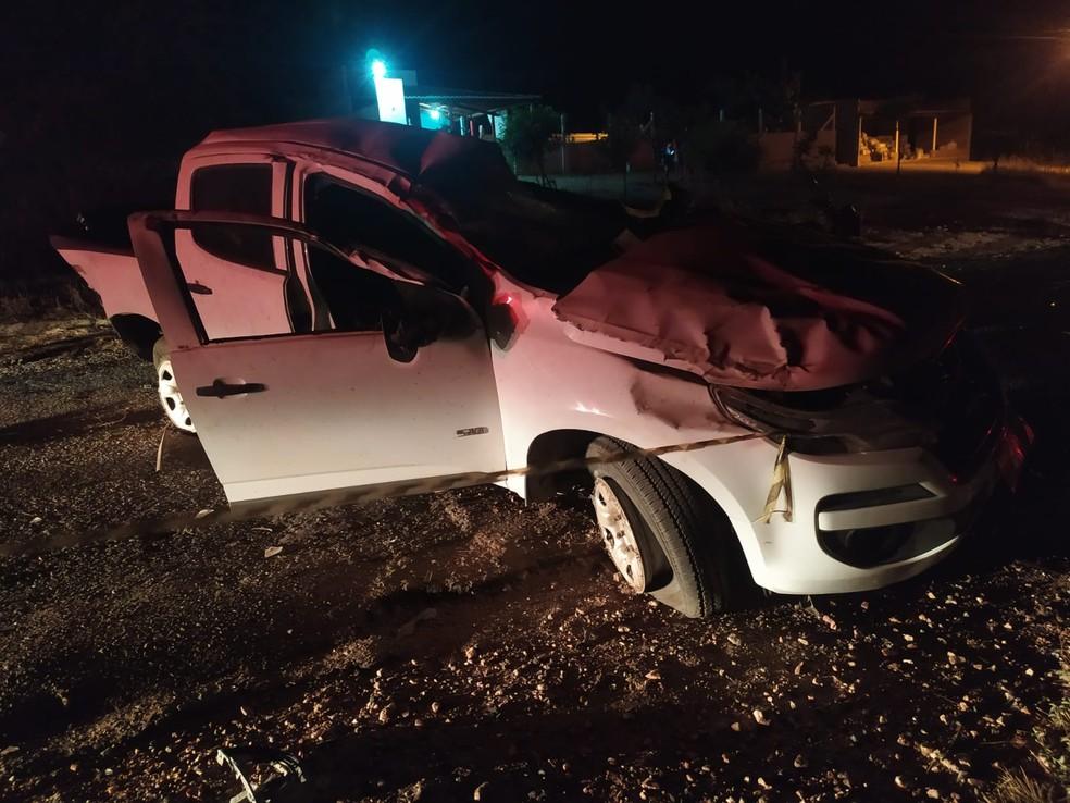 Homem que ia para velório de cunhado morre após carro capotar na RN-288