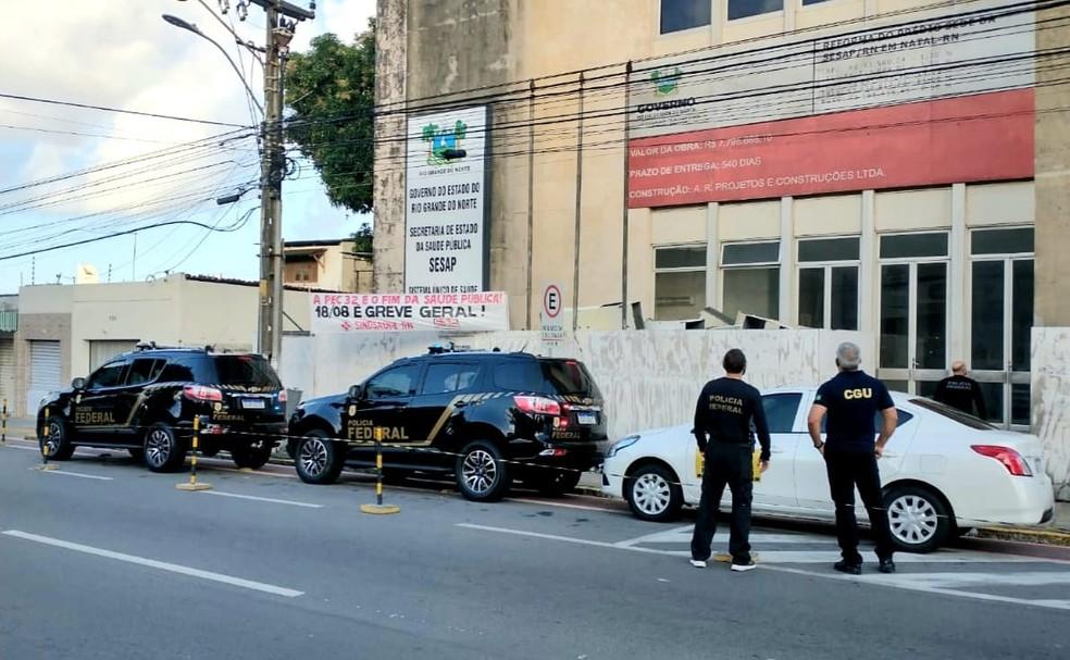 Operação da PF e CGU cumpre mandados de busca na Sesap e investiga irregularidades em contratos de UTI Covid