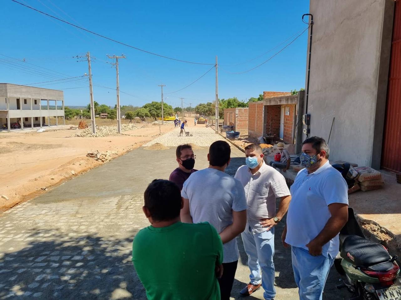 Prefeitura de Apodi visitou a obra de pavimentação do prolongamento da Avenida Moésio Holanda nesta Quarta(18)