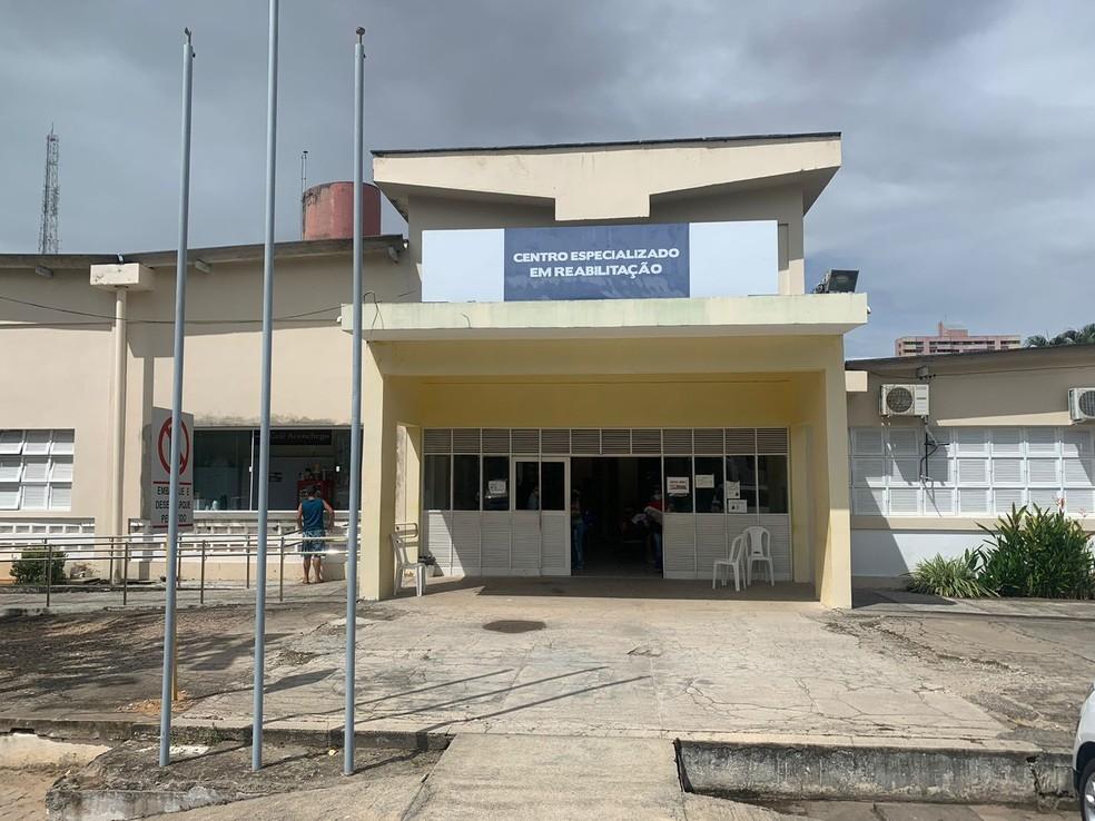 Sem licitação há mais de 2 anos, Centro de Reabilitação do RN tem filas por cadeiras de rodas, órteses e próteses