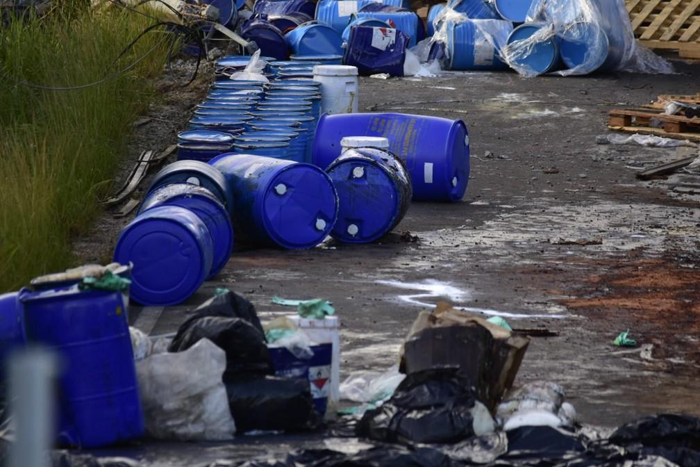 Após carreta tombar e derramar ácido em Natal, Idema monitora água dos rios e praias da capital