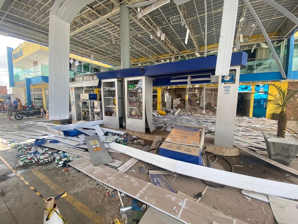 Criminosos explodem cofre e roubam dinheiro de posto de combustíveis em Tangará no RN