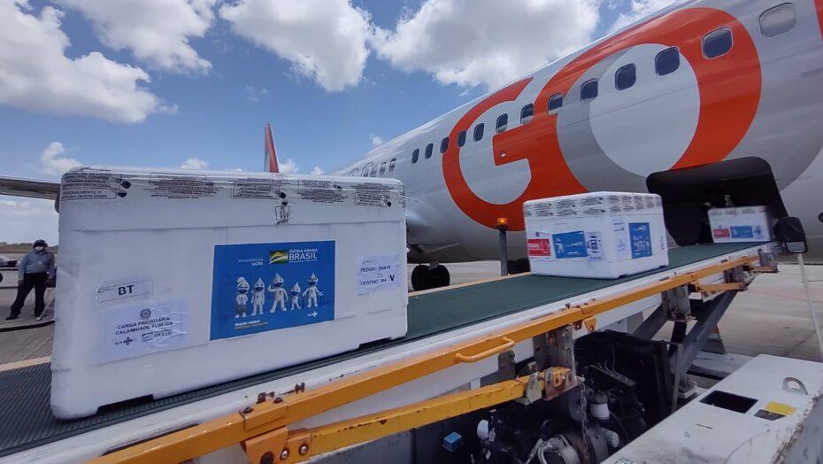 Mais de 105 mil doses de vacinas contra Covid-19 chegam ao RN