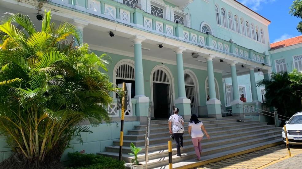 Maternidade Escola Januário Cicco enfrenta superlotação e 25 pacientes aguardam em corredores