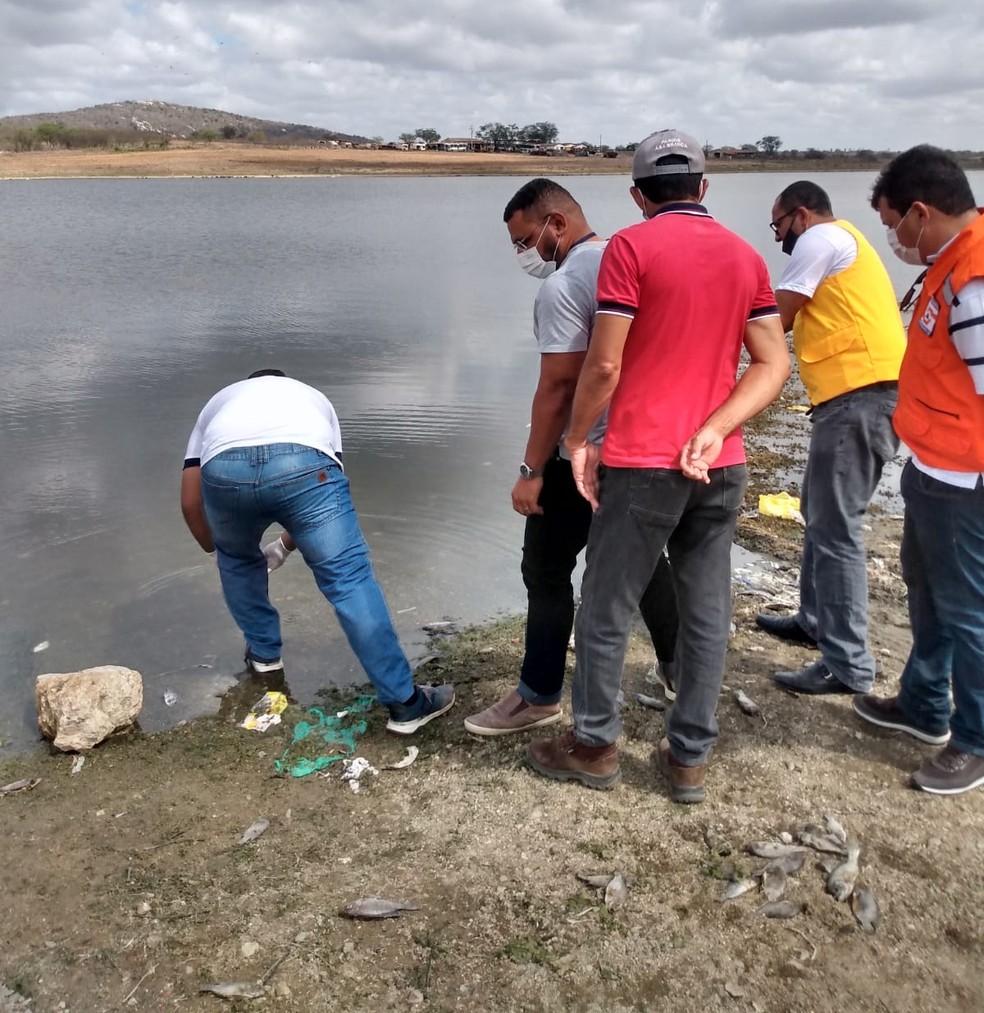 Prefeitura investiga mortalidade de peixes em açude de João Câmara no RN
