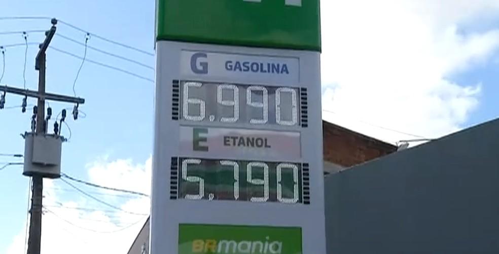Após novo aumento, preço da gasolina comum chega a quase R$ 7 em Natal