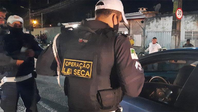 Blitz da Lei Seca autua 84 motoristas na Zona Oeste de Natal