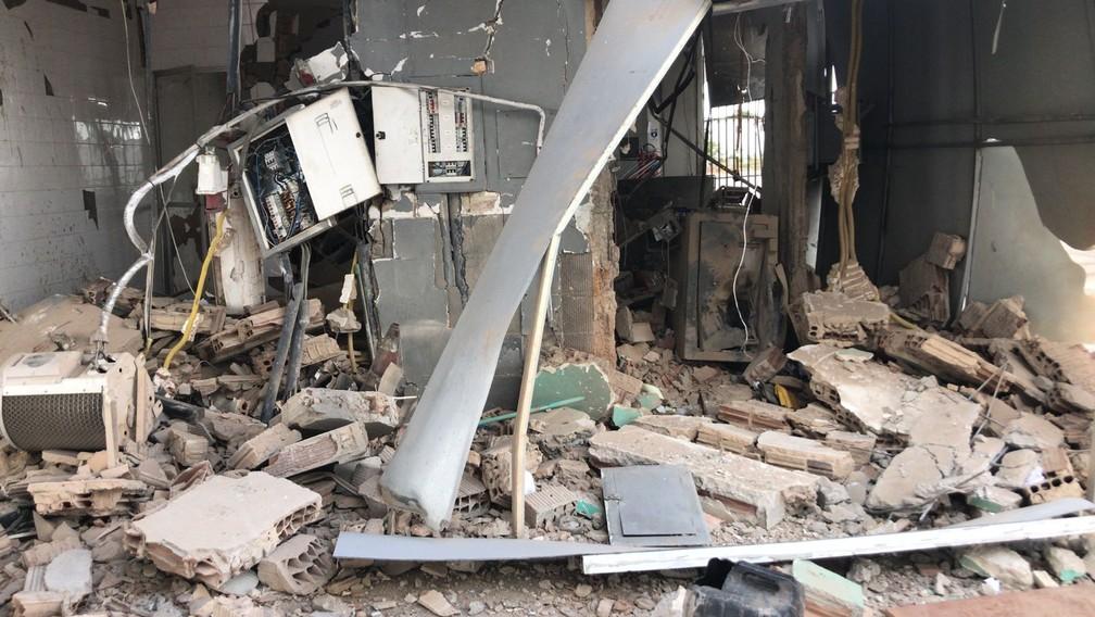 Criminosos fortemente armados explodem cofre de posto de combustíveis na Grande Natal