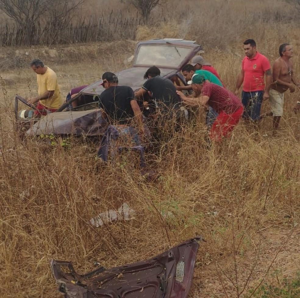 Duas pessoas morrem e três ficam feridas após carros baterem de frente em Baraúna