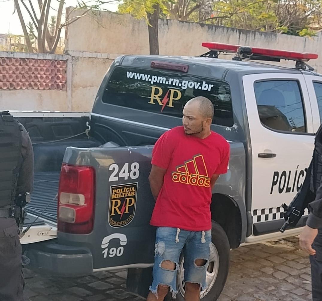 Homem com moto roubada é preso após tentar fugir de abordagem da Polícia Militar em Mossoró