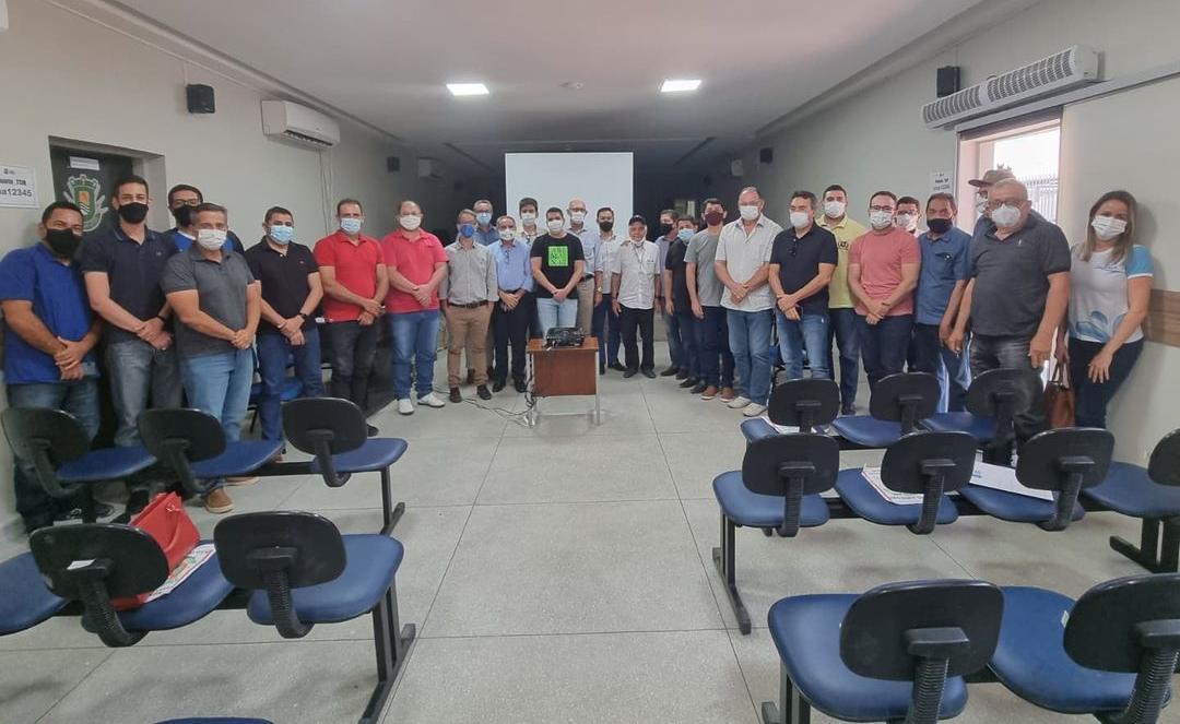 Prefeito de Apodi discute estudo hidrogeológico sobre a indústria das águas minerais na cidade